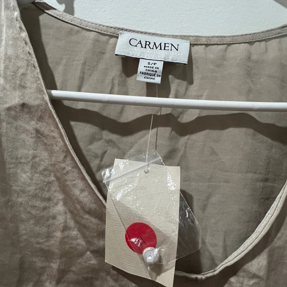 Carmen Marc Valvo Beige V-Neck Blouse - Picture 5 of 6